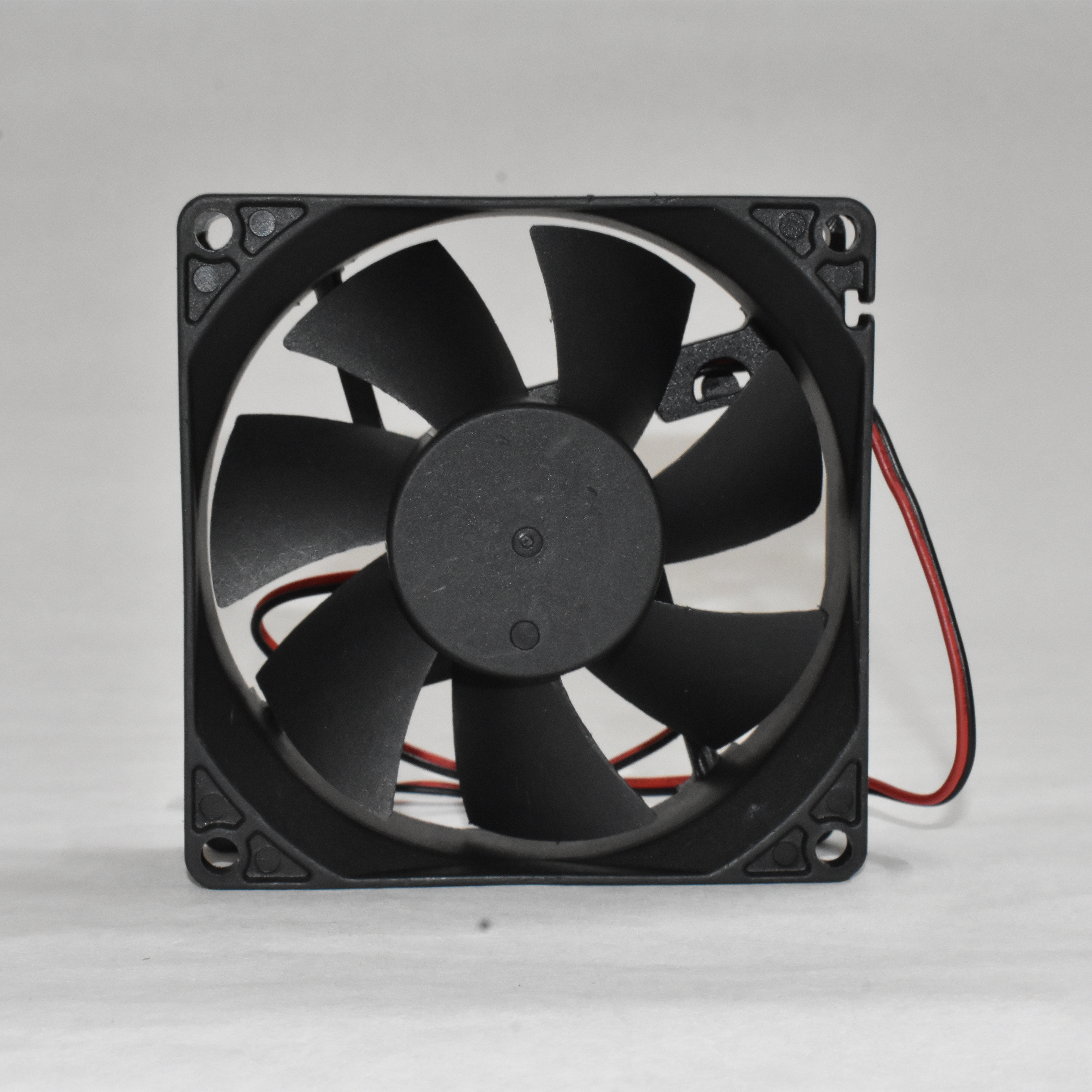 Feature	Detail Brand	SUNDA Model Number	SU8025 Motor Type	DC Brushless Fan Motor Operating Voltage	12V DC Rated Current	0.30A Power Consumption	Approximately 3.6 Watts Origin	Made in China